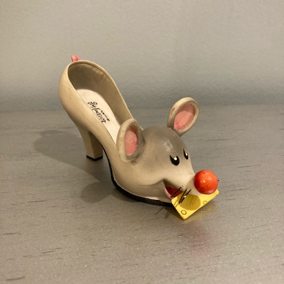 Willow Hall Shoo Shoo Sqeek Sqeek miniature shoe - Picture 3 of 5